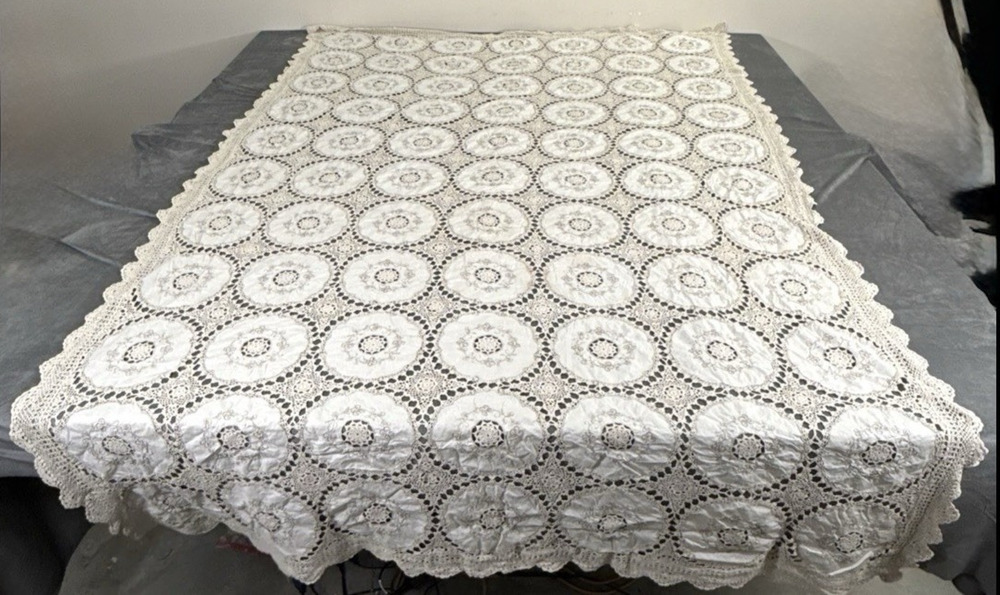 Vntg Hand Embroidered Tablecloth w/intricate Needlework & Crochet Lace Medallion